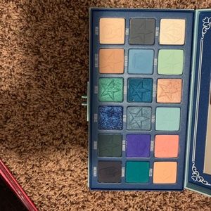 Jeffree star palette. Earn a free mirror two